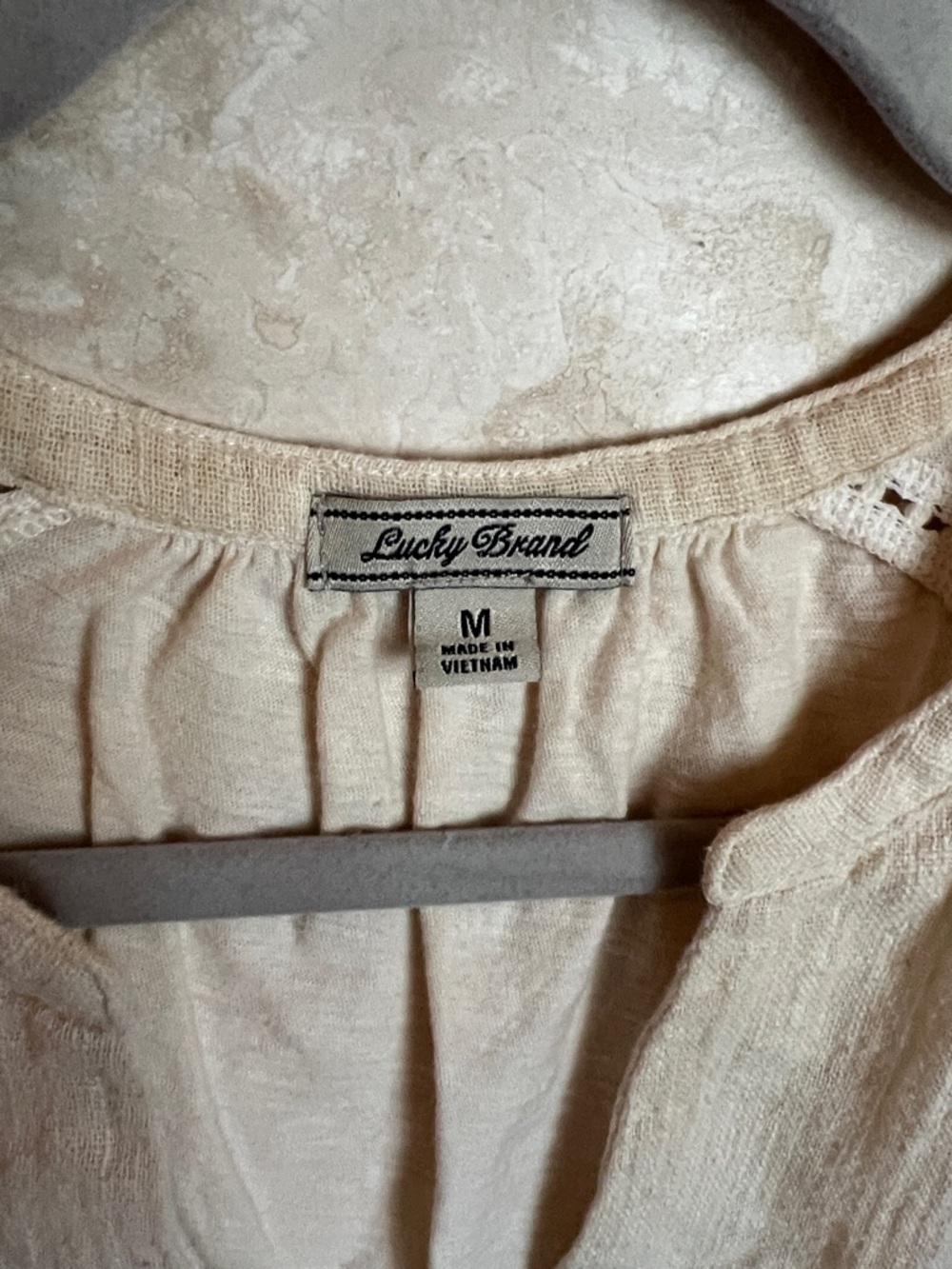 Lucky Brand Cream to Olive Ombre Sleeveless V-Neck Top M - Picture 3 of 3